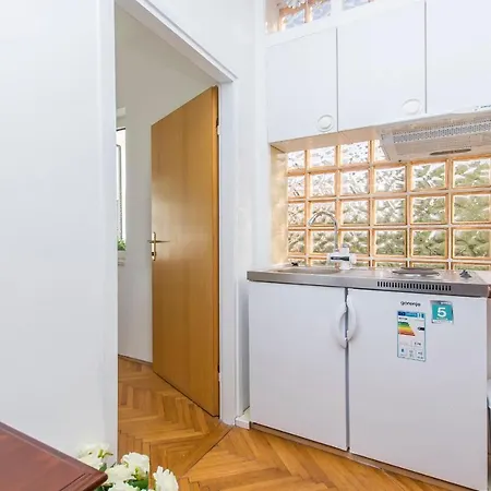 Apartment And Rooms Franka Zaboric Exterior photo
