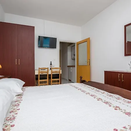 Apartment And Rooms Franka Zaboric Exterior photo